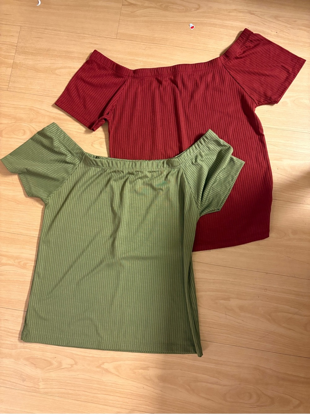 Women’s Off-Shoulder Ribbed Crop Top - Red & Olive
